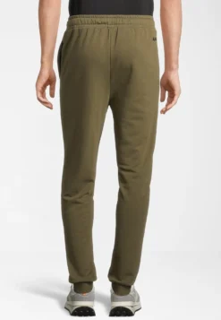 Fila Apparel Balbronn Pantaloni SportiviOlive Night Uomo Pantaloni Sportivi E Joggers 1FI22E049-M11 -Negozio al dettaglio Fila b59ee69c399642bcbf1721a396ed772e scaled