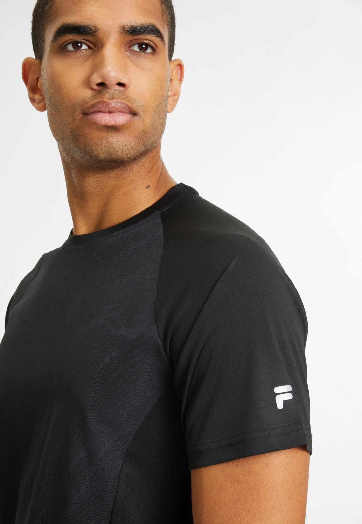 Fila Apparel Royan AopT-Shirt Con StampaPhantom Mars Aop Uomo Abbigliamento 1FI42D04V-Q11 4 Fila Apparel Royan AopT-Shirt Con StampaPhantom Mars Aop Uomo Abbigliamento 1FI42D04V-Q11 - immagine 4