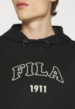 Fila Tabriz HoodyFelpaBlack Uomo Maglieria E Felpe 1FI22S074-Q11 -Negozio al dettaglio Fila b754696033904fa7ae19c3f6b1ccaada scaled