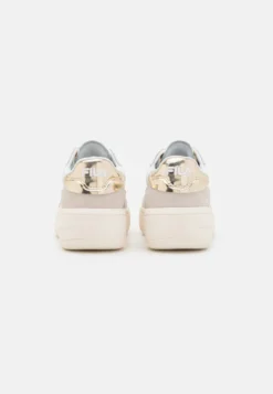 Fila Premium - Sneakers Basse - White/Gold -Negozio al dettaglio Fila b84793c91a4d401ca176e2fb4bdc0fa0 scaled