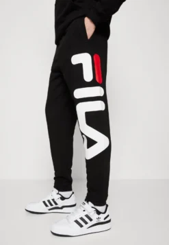 Fila Bronte Pants UnisexPantaloni SportiviBlack Uomo Pantaloni Sportivi E Joggers 1FI210005-Q12 -Negozio al dettaglio Fila b8d38865c8604d6c8b80ff8c23581cab scaled