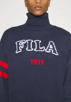 Fila Tirupati Turtle Neck MaglioneBlack Iris Donna Maglieria 1FI210016-K11 -Negozio al dettaglio Fila bc180dfdbe66440d87ea64dc7e36c6bd scaled