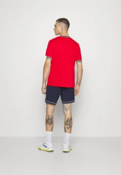 Fila Enzo - T-Shirt Con Stampa - Red 8 Fila Enzo - T-Shirt Con Stampa - Red -Negozio al dettaglio Fila bfae70d51e754453b3f130c67e3d4e86 scaled