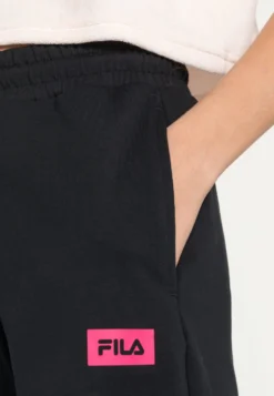 Fila Bozen PantsPantaloni SportiviBlack Beauty Donna Pantaloni 1FI21A02G-Q11 -Negozio al dettaglio Fila c1c7a86bb1134bf3b3f5ad2360b33804 scaled