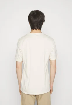 Fila Battweiler UnisexT-Shirt Con StampaWhite Donna T-shirt E Top 1FI210014-A11 -Negozio al dettaglio Fila c4cd857a85d54d09832652df9efdc905 scaled