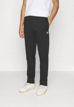 Fila Bottrop Track PantsPantaloni SportiviBlack Uomo Pantaloni Sportivi E Joggers 1FI22E03P-Q11 9 Fila Bottrop Track PantsPantaloni SportiviBlack Uomo Pantaloni Sportivi E Joggers 1FI22E03P-Q11 -Negozio al dettaglio Fila c77dd9528ad342c1b92df7ca45dc2c18 scaled