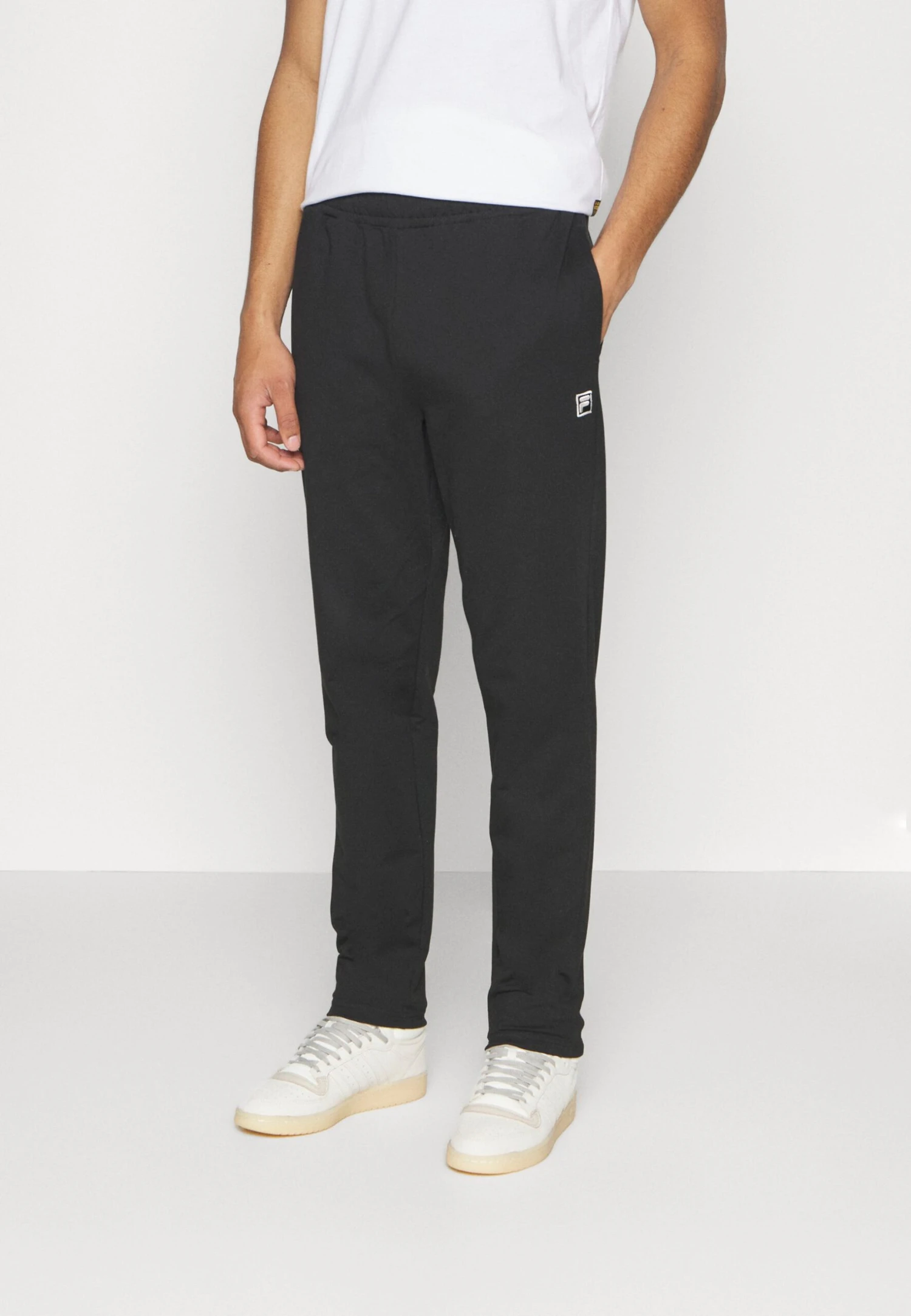 Fila Bottrop Track PantsPantaloni SportiviBlack Uomo Pantaloni Sportivi E Joggers 1FI22E03P-Q11 3 Fila Bottrop Track PantsPantaloni SportiviBlack Uomo Pantaloni Sportivi E Joggers 1FI22E03P-Q11 - immagine 3