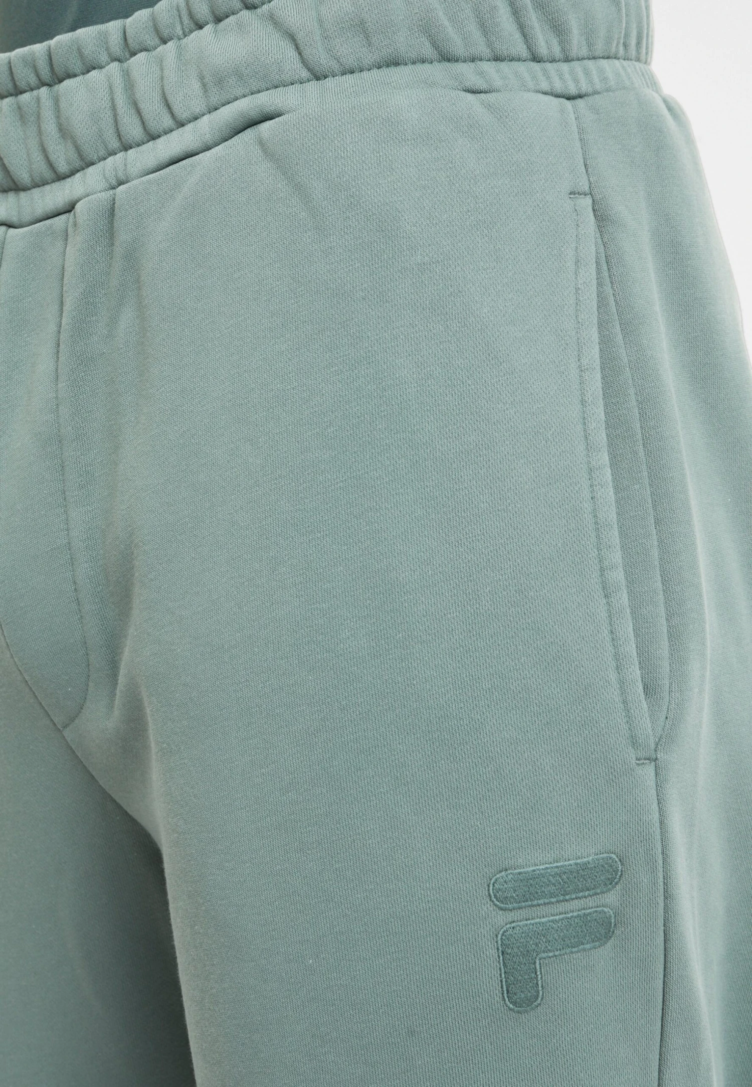 Fila Apparel Crolles Dropped Crotch Pantaloni SportiviDark Forest Uomo Pantaloni Sportivi E Joggers 1FI42E03H-M11 6 Fila Apparel Crolles Dropped Crotch Pantaloni SportiviDark Forest Uomo Pantaloni Sportivi E Joggers 1FI42E03H-M11 - immagine 6