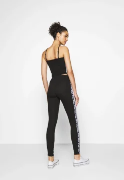 Fila Tasya - Leggings - Black/Bright White -Negozio al dettaglio Fila ca7bf11732e04306bb780c066dadac77 scaled