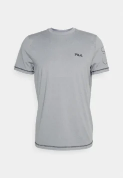 Fila MoritzT-Shirt Con StampaDark Grey Uomo Abbigliamento 1FI42D04L-C11 -Negozio al dettaglio Fila cc6bf40382f34c3da30a7f89f6086976 scaled