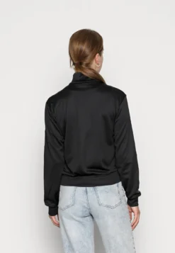 Fila Netis Track JacketGiacca SportivaBlack Donna Giacche E Blazer 1FI21G01G-Q11 7 Fila Netis Track JacketGiacca SportivaBlack Donna Giacche E Blazer 1FI21G01G-Q11 -Negozio al dettaglio Fila d58fbc7f0aea4bdeb81f82b01750737d scaled
