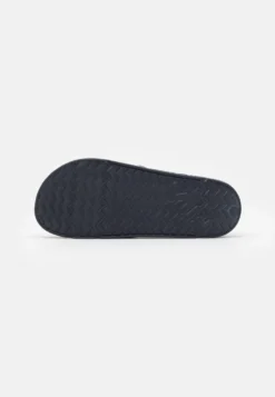 Fila Morro Bay UnisexCiabattineWhite/Navy Donna Ciabatte E Zoccoli 1FI12G007-A12 -Negozio al dettaglio Fila d65b0a3dde274d118b69cf02ac17ecc4 scaled