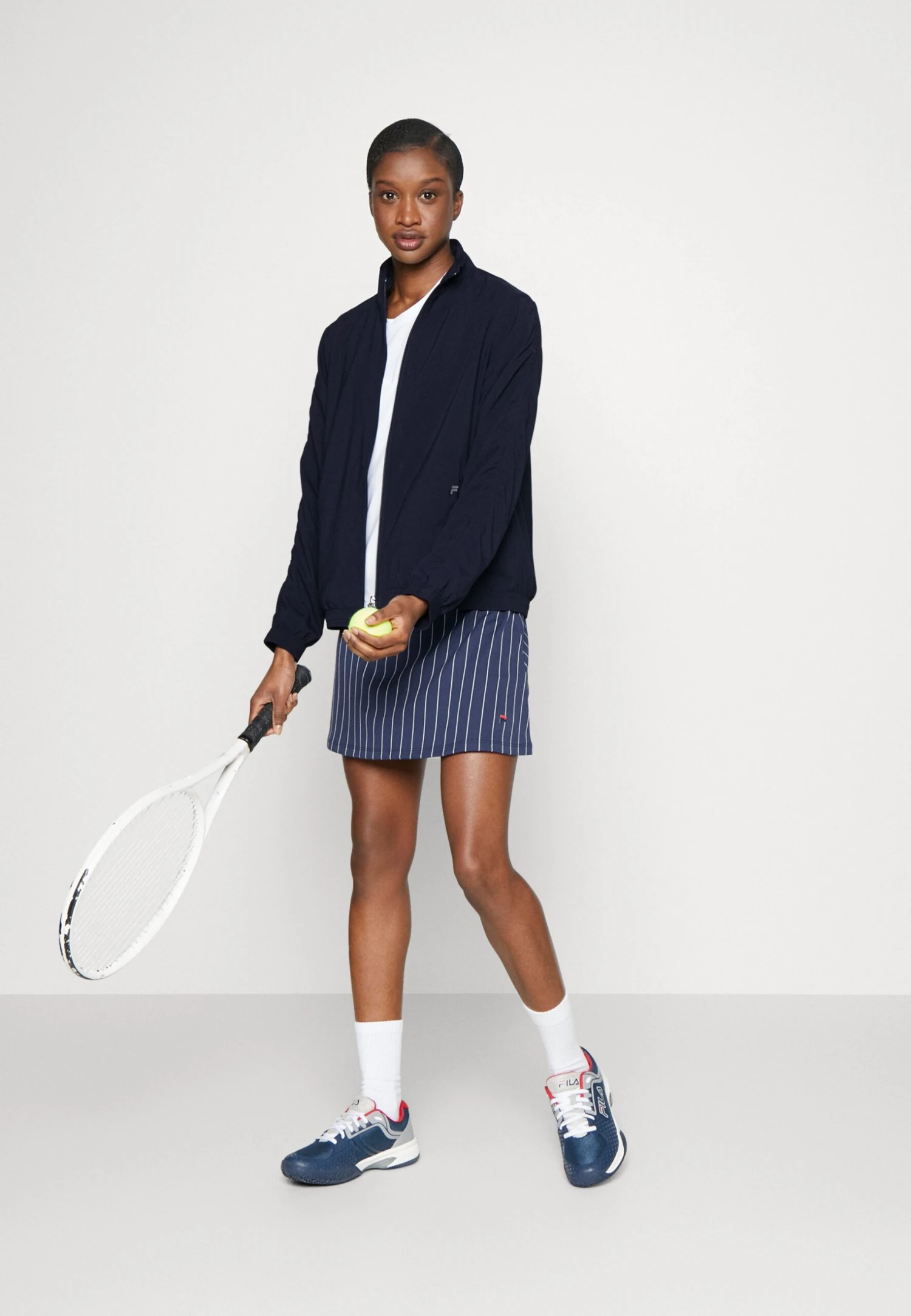 Fila Jacket PetraGiacca SportivaNavy Donna Abbigliamento 1FI41F016-K11 2 Fila Jacket PetraGiacca SportivaNavy Donna Abbigliamento 1FI41F016-K11 - immagine 2