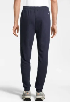 Fila Apparel Balbronn Pantaloni SportiviBlack Iris Uomo Pantaloni Sportivi E Joggers 1FI22E049-K11 -Negozio al dettaglio Fila dc4f3188d272477e997086eff8fa4986 scaled