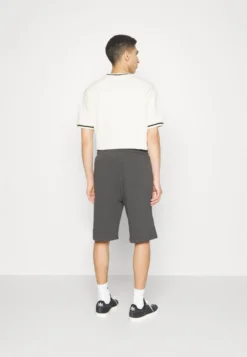 Fila Corbie BaggyPantaloni SportiviPhantom Uomo Pantaloni Sportivi E Joggers 1FI22F01U-Q11 -Negozio al dettaglio Fila dd8672fbd4e8495098f762c0ea46a054 scaled