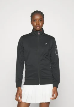Fila Jacket TamiGiacca SportivaBlack Donna Giacche E Blazer 1FI41F018-Q11 -Negozio al dettaglio Fila dfc8bf32044e422482558e334874dece scaled