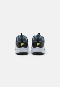 Fila Novarra Unisex - Sneakers Basse - Black/Infinity -Negozio al dettaglio Fila e012ad5d87f7479599fb16deeeef101d scaled