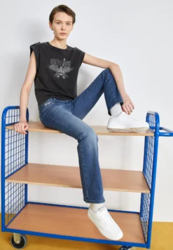 Fila SevaroSneakers BasseWhite Donna Scarpe 1FI11A0DV-A11 -Negozio al dettaglio Fila e19370553b694e5f91cb0c3726a5ceb4 scaled