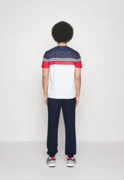 Fila Pants WestleyPantaloni SportiviNavy Uomo Abbigliamento 1FI42E02K-K11 -Negozio al dettaglio Fila e1db044fede541b2860f655c7676f60d scaled