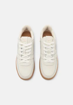 Fila Fxventuno Buck - Sneakers Basse - Turtledove -Negozio al dettaglio Fila e3324009672e4bcfad182245a1512215 scaled