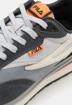 Fila Reggio UnisexSneakers BasseMonument/Castlerock Uomo Sneaker 1FI15O00E-C12 -Negozio al dettaglio Fila e7110c84036c44f2a53c29cd7631c28a scaled