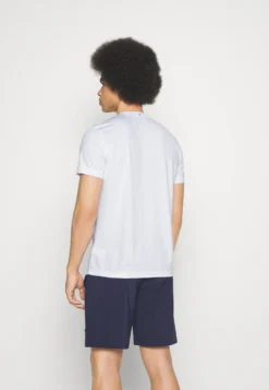 Fila Logo SmallT-Shirt BasicWhite Uomo Abbigliamento 1FI42D03V-A11 -Negozio al dettaglio Fila e98f595aeb82433eb0a2ef3cf1a3700f scaled