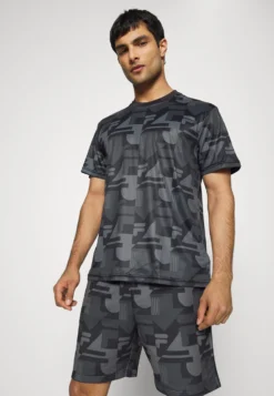 Fila Recanti Regular TeeT-Shirt Con StampaBlack Beauty Uomo Abbigliamento 1FI42D03H-Q11