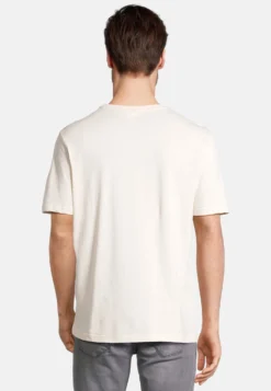 Fila Apparel Burbach T-Shirt Con StampaAntique White Uomo T-shirt E Polo 1FI22O07M-A11 -Negozio al dettaglio Fila ebf2645640e941769541c273961f3c08 scaled