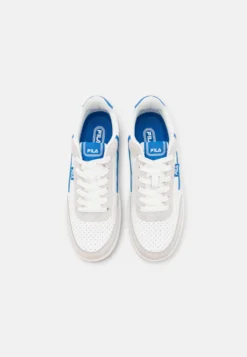 Fila SevaroSneakers BasseWhite/Prime Blue Donna Sneakers 1FI11A0DS-A13 -Negozio al dettaglio Fila ee5e4948374a4341a26feee3a3369f94 scaled