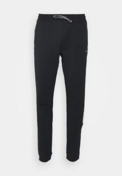 Fila MarekPantaloni SportiviBlack Uomo Abbigliamento 1FI42E038-Q11 -Negozio al dettaglio Fila f16fb909ffb4417a948c9c4d26164390 scaled