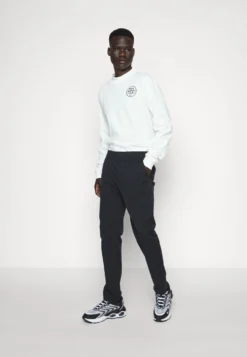 Fila Taizhou PantsPantaloniBlack Uomo Pantaloni 1FI22E03U-Q11 10 Fila Taizhou PantsPantaloniBlack Uomo Pantaloni 1FI22E03U-Q11 -Negozio al dettaglio Fila f19435f1da8341699b73ce89678a73bc scaled