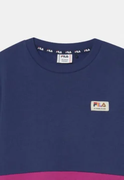 Fila Brügge Crew Cropped BlockedFelpaMedieval Blue/Wild Aster Bambini Pullover & Cardigan 1FI23K00R-K11 -Negozio al dettaglio Fila f2a926f150664d7e96728de3c41bf664 scaled