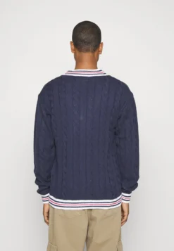 Fila Taubate UnisexMaglioneBlack Iris Uomo Maglieria 1FI210012-K11 -Negozio al dettaglio Fila f2c43fde0efc44f69dca8c1e0ca5d68a scaled