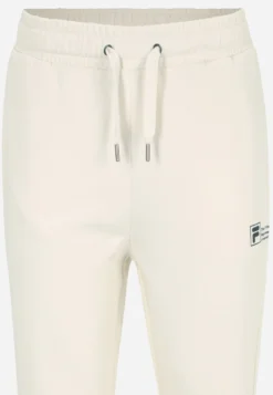 Fila Apparel Balbronn Pantaloni SportiviAntique White Uomo Pantaloni Sportivi E Joggers 1FI22E049-A11 -Negozio al dettaglio Fila f4dc18ef5d404ae7a8e54df8c329406c scaled