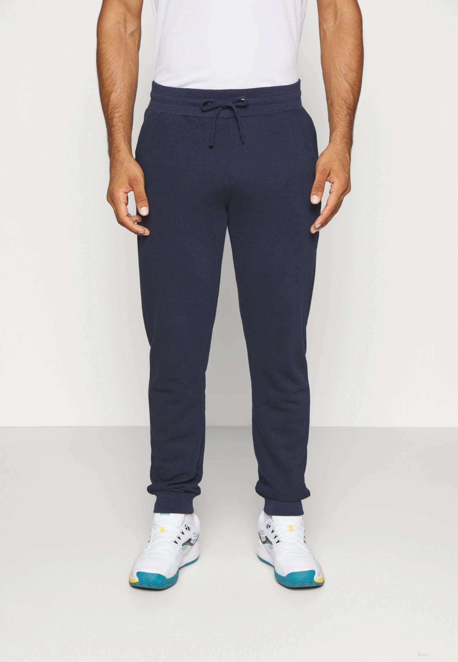 Fila Larry With CuffPantaloni SportiviNavy Uomo Pantaloni 1FI42E012-K13 1 Fila Larry With CuffPantaloni SportiviNavy Uomo Pantaloni 1FI42E012-K13