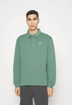 Fila CoursanMaglietta A Manica LungaDark Forest Uomo T-shirt E Polo 1FI22P00U-M11 -Negozio al dettaglio Fila f6f27d1a38264fd9880ad8a06d30fd6d scaled