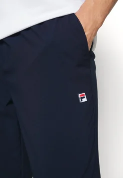Fila Pants WestleyPantaloni SportiviNavy Uomo Abbigliamento 1FI42E02K-K11 -Negozio al dettaglio Fila f7f859d67aee49b4bd99bd2a523fbe6c scaled