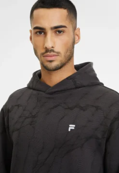 Fila Apparel Redford AopFelpa Con CappuccioPhantom Mars Aop Uomo Abbigliamento 1FI42G02U-Q11 -Negozio al dettaglio Fila f8cffd2ef14344d5b2dd45660ffccc38 scaled