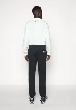 Fila Taizhou PantsPantaloniBlack Uomo Pantaloni 1FI22E03U-Q11 11 Fila Taizhou PantsPantaloniBlack Uomo Pantaloni 1FI22E03U-Q11 -Negozio al dettaglio Fila f92644ff177b4061b13e5a11ca2fb878 scaled