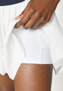 Fila Skort MaleaGonna SportivoWhite Alyssum Donna Abbigliamento 1FI41M01B-A11 -Negozio al dettaglio Fila fdde45f59a854e1fa48df145a751b20a scaled