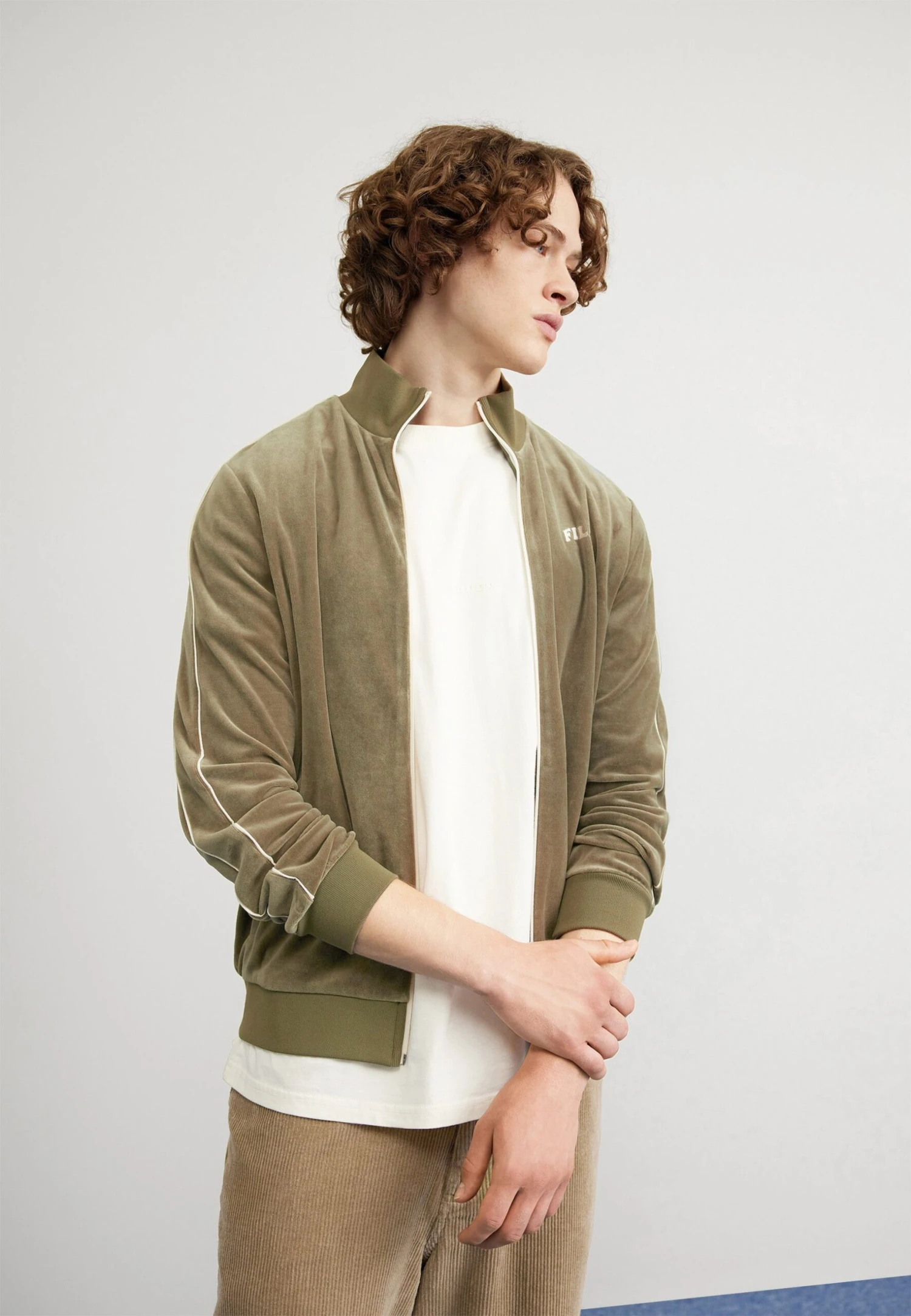 Fila Tegal VelvetGiacca SportivaOlive Night Uomo Pantaloni Sportivi E Joggers 1FI22T04B-N11 1 Fila Tegal VelvetGiacca SportivaOlive Night Uomo Pantaloni Sportivi E Joggers 1FI22T04B-N11